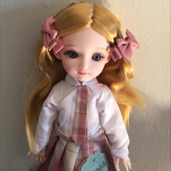 Pretty Jointed 30cm doll - Picture 2 of 4